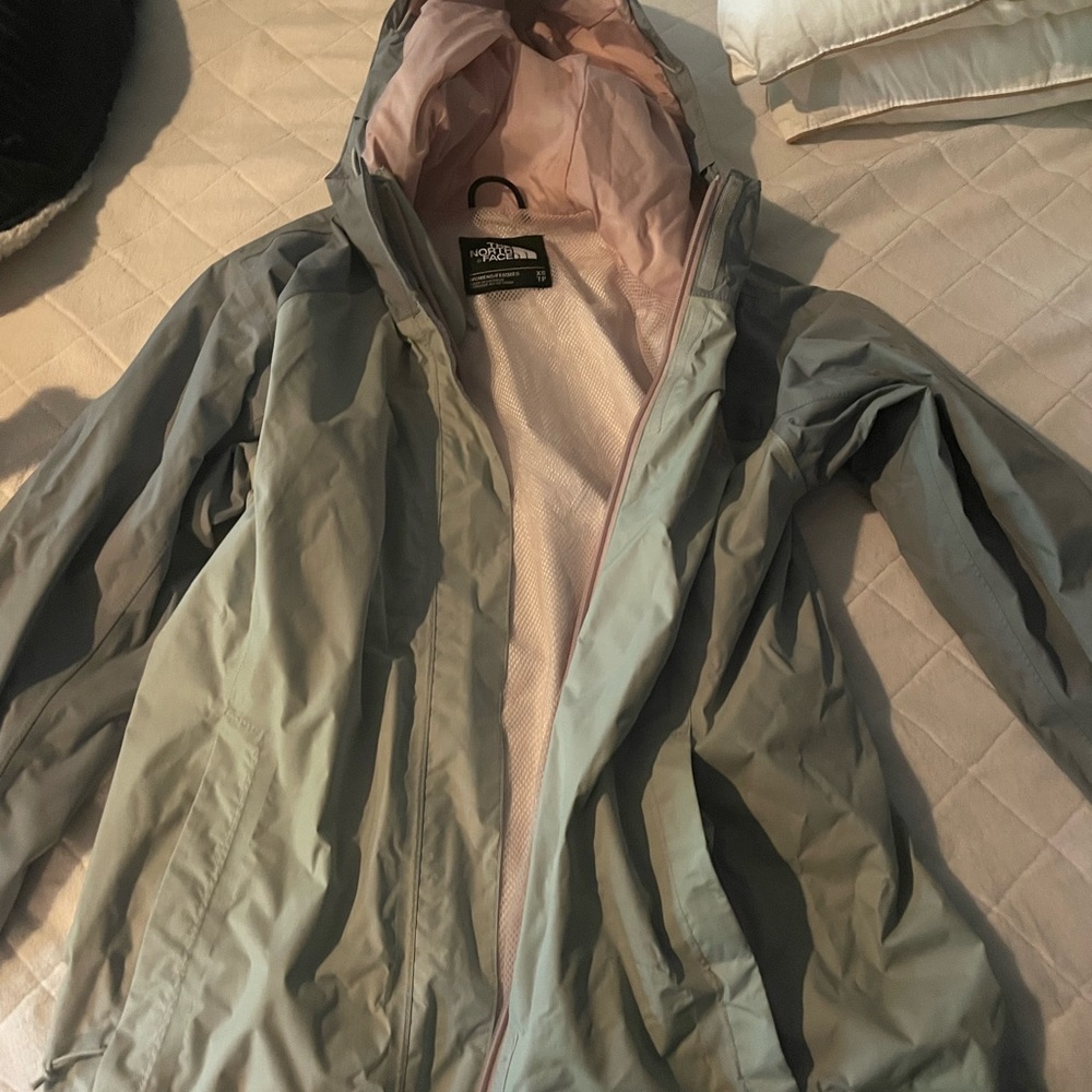 North face Women’s rain jacket